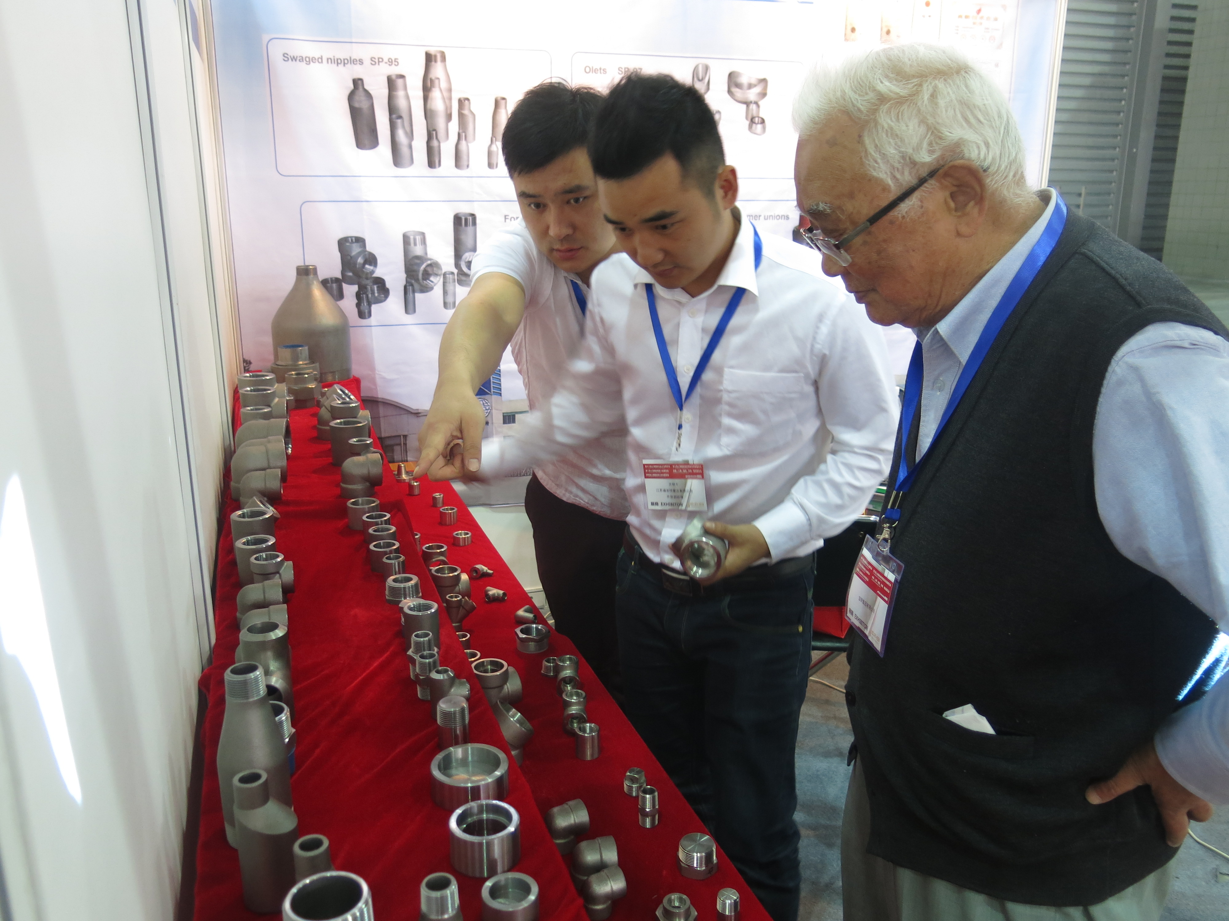 公司参加了上海第十届国际管材展览会